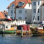 Syd Pa Rodkaergard Tatil Evi